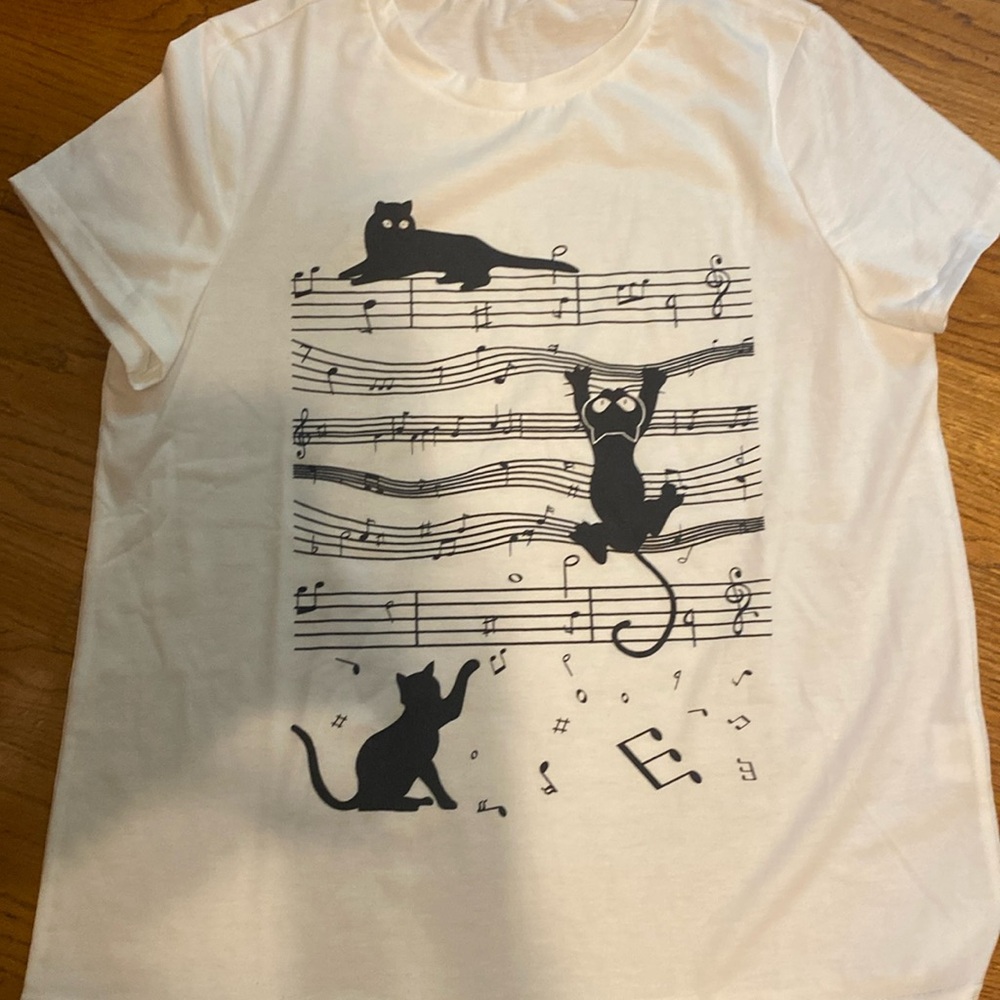 Cute t-shirt for the cat and/or music lover.